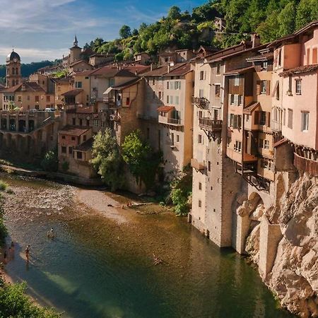 Maison Suspendue Avec Jacuzzi Privatif Pont-en-Royans Luaran gambar