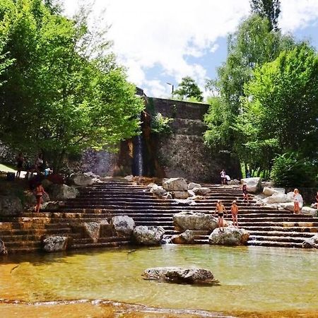 Maison Suspendue Avec Jacuzzi Privatif Pont-en-Royans Luaran gambar