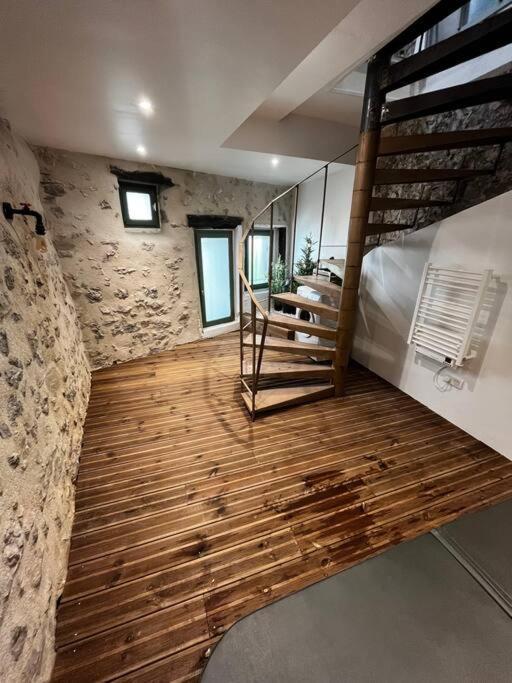 Maison Suspendue Avec Jacuzzi Privatif Pont-en-Royans Luaran gambar