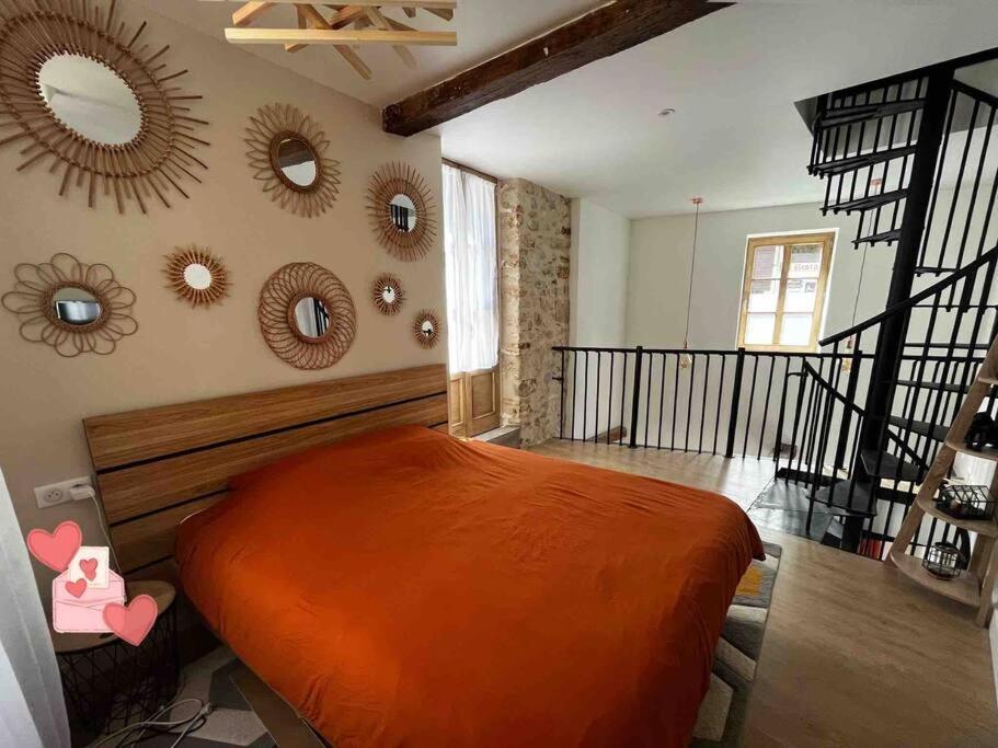 Maison Suspendue Avec Jacuzzi Privatif Pont-en-Royans Luaran gambar